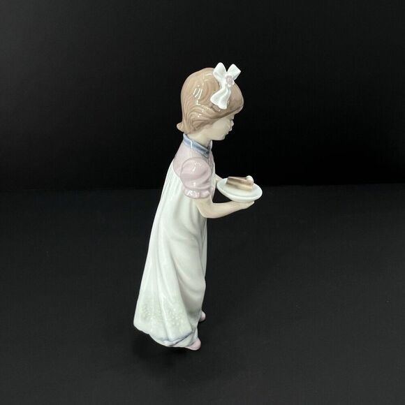 LLADRO 5877 & 5429 Guest Of Honor Boy & Girl Happy Birthday Cake Figurine Pair - Picture 8 of 13